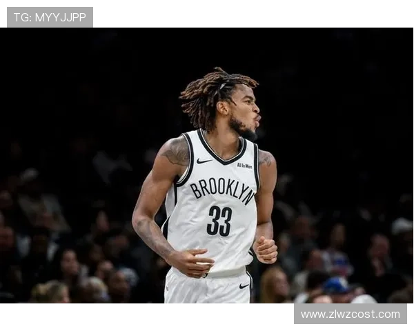 克拉克斯顿表现出色14投8中砍下21分8篮板4助攻2抢断2盖帽