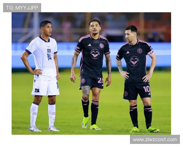 布斯克茨携妻儿共庆退役仪式迈阿密球迷齐聚致敬